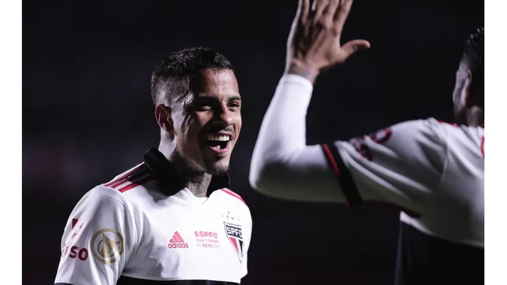 Diego Costa em ação com a camisa do São Paulo (Foto: Ettore Chiereguini/AGIF)