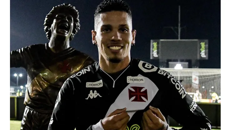 Paulinho foi revelado no Vasco (Foto: Thiago Ribeiro/AGIF)