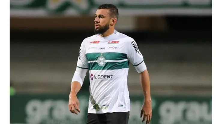 Geraldo Bubniak/AGB/ Castán e Rafael Santos e +9; Guto Ferreira esboça Coritiba para enfrentar o líder Palmeiras.