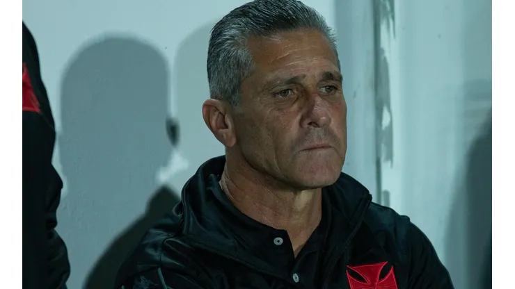 Foto: Joao Vitor Rezende Borba/AGIF - Jorginho: técnico vibrou com virada do Vasco no Paraná