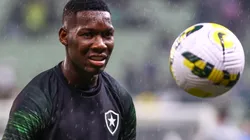 Foto: Marcello Zambrana/AGIF - Patrick de Paula: volante tem sobrado até da lista de relacionados do Botafogo