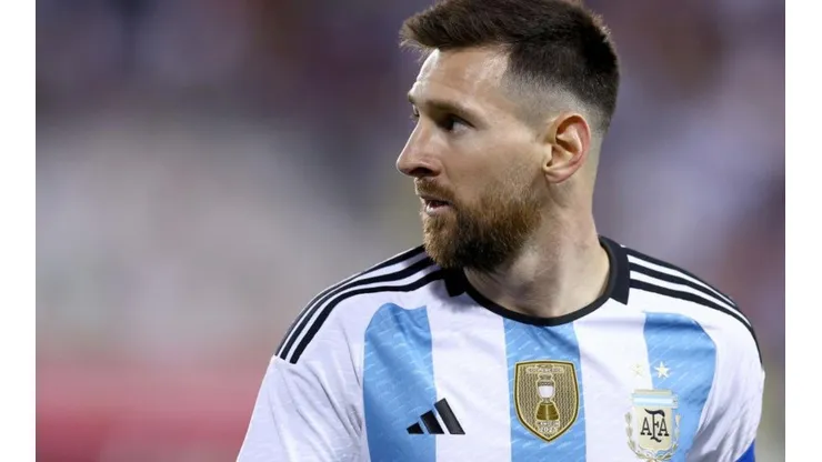 Elsa/Getty Images/ "Lionel Messi será..."; Jornalista afirma futuro de Messi após término da temporada 2022/2023.