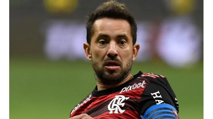Torcida do Cruzeiro ‘esquece’ Everton Ribeiro e pede para Ronaldo comprar reserva do Fla