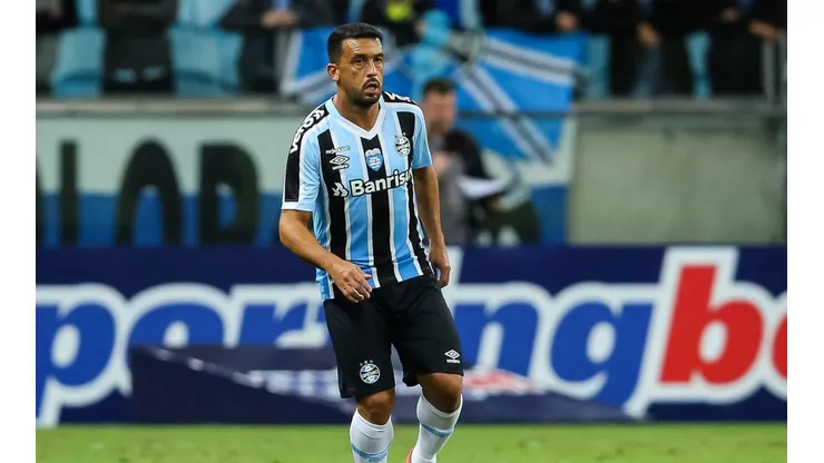 Pedro H. Tesch/AGIF/ Edilson, Geromel, Bruno Alves e + 8; Renato Gaúcho esboça Grêmio para duelo contra o CSA.