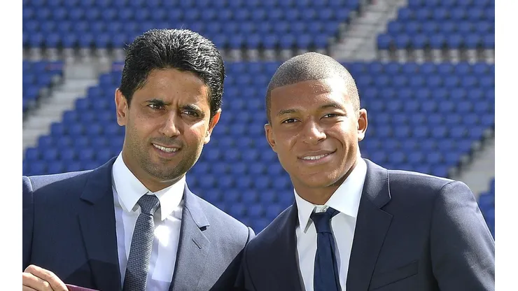 - Presidente do Paris ao lado de Mbappé
