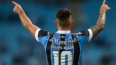 Felipe Vizeu com a camisa do Grêmio (Foto: Lucas Uebel/Grêmio)