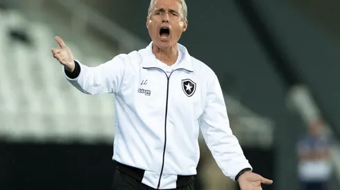 Foto: Jorge Rodrigues/AGIF - Luís Castro: técnico avaliou problema enfrentado pelo Botafogo no ano