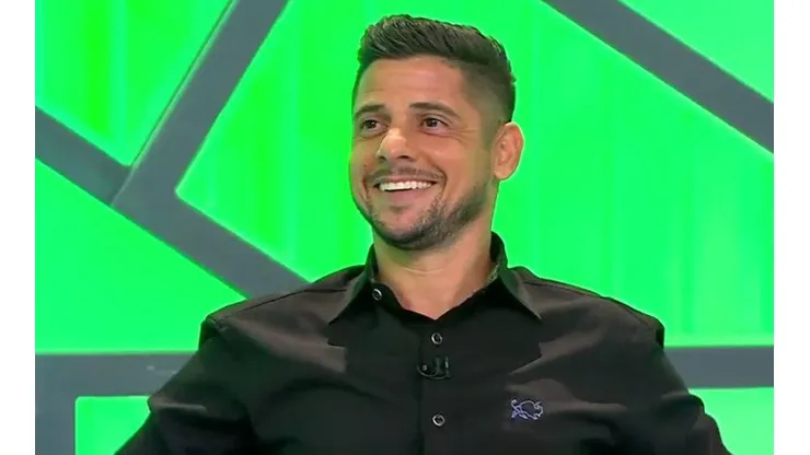 Foto: Reprodução/SBT - Cicinho, como sempre, provocou o Corinthians.