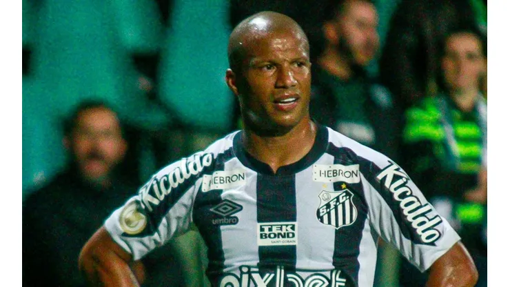Santos negocia com meio-campista e Sánchez pode ter concorrente de ‘peso’
