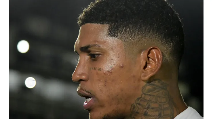 Thiago Ribeiro/AGIF/ Santos "herda" dívida milionária em negociação envolvendo Raniel.