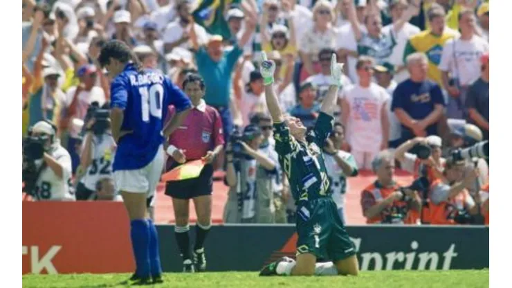 Foto: Shaun Botterill/Allsport/Getty Images - Baggio perdeu o pênalti que deu o Tetra para o Brasil