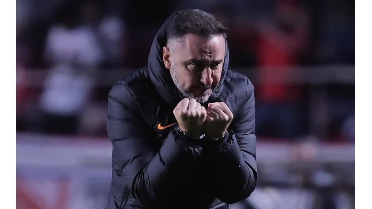 “Não falta alerta...” Vítor Pereira não ‘deixa barato’ e expõe fator que traz dor de cabeça no Corinthians
