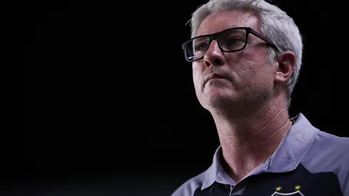 Foto: Ettore Chiereguini/AGIF - Odair Hellmann: técnico do Santos já aprovou jogador