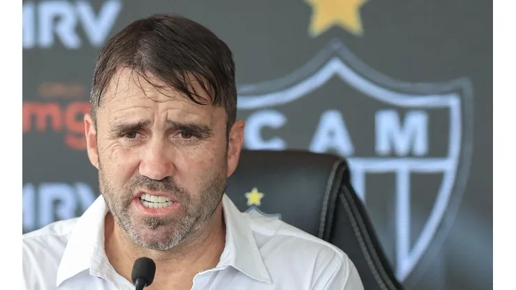 Foto: Pedro Souza / Atlético / Divulgação - Coudet: técnico rebateu jornalista ao vivo