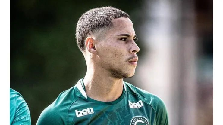 Divulgação/Redes - Atacante tem passagem por grandes times de base do futebol brasileiro
