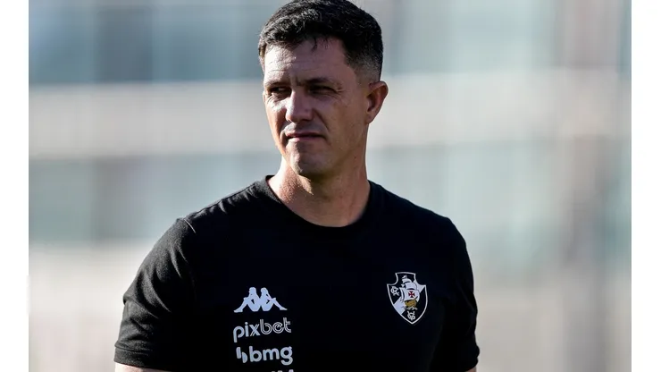 Foto: Thiago Ribeiro/AGIF - Torcida pediu a saìda de Barbieri