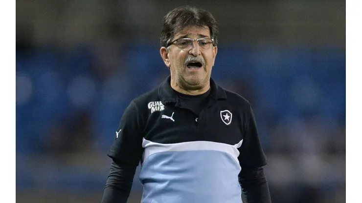 Foto: Pedro Martins/AGIF - Renê Simões dirigiu o Glorioso em 2015.