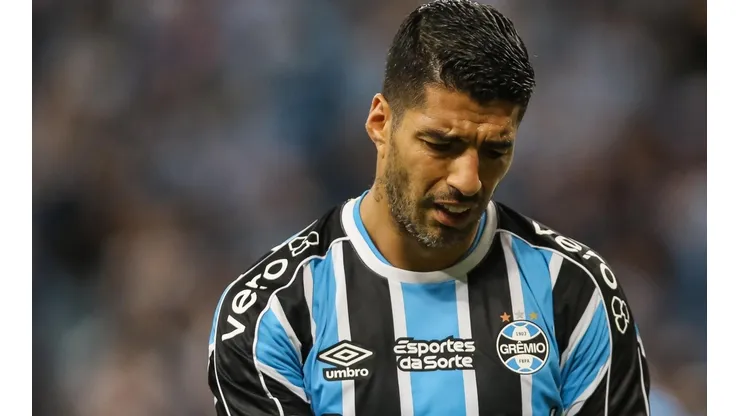 Foto: Pedro H. Tesch/AGIF - O Grêmio quer um novo reserva para o uruguaio Suárez