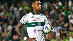 Foto: Gabriel Machado/AGIF - Alel Manga: jogador foi reintegrado ao Coritiba