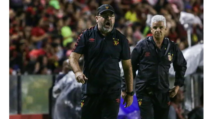 Foto: Rafael Vieira/AGIF Enderson Moreira fala sobre problema de desgaste físico do elenco