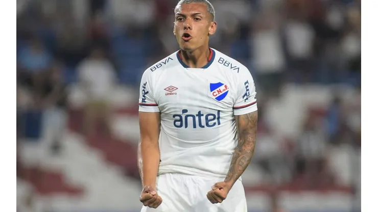 Dante Fernández/FocoUy. Bahia se aproxima de contratação pelo centroavante