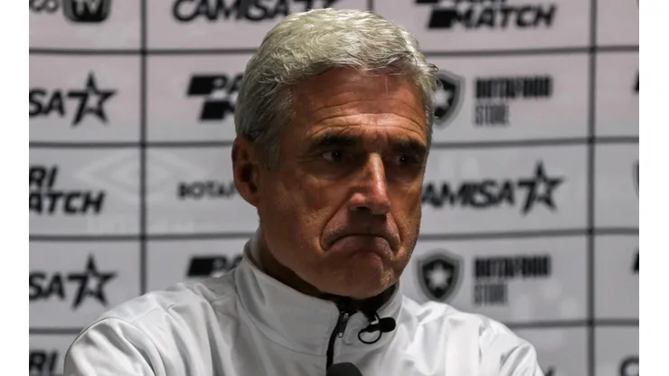 Luís Castro desabafa após atuação abaixo do Botafogo e detona elenco