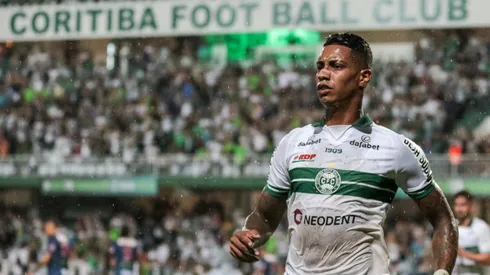 Foto: Robson Mafra/AGIF - Alef Manga teve seu destino definido pelo Coritiba
