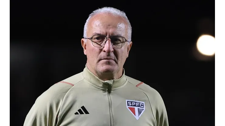 Foto: Marcello Zambrana/AGIF - Dorival Júnior: técnico afastou jogador do elenco do São Paulo