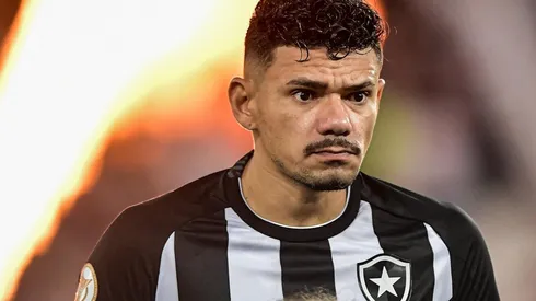 Foto: (Thiago Ribeiro/AGIF) - Tiquinho Soares não está garantido no próximo ano no Botafogo