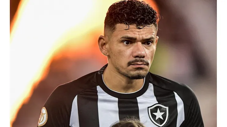 Foto: (Thiago Ribeiro/AGIF) - Tiquinho Soares não está garantido no próximo ano no Botafogo