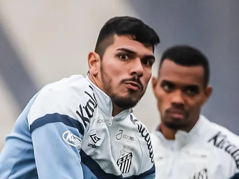 João Paulo 'tira onda' e alcança marca surreal no Santos