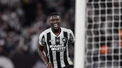 Luiz Henrique comemorando o gol da vitória do Botafogo contra o Internacional