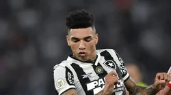 Igor Jesus foi ovacionado pela torcida do Botafogo. Foto: Thiago Ribeiro/AGIF