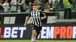 Guilherme Arana é elogiado por campeão da Copa de 94. Foto: Gilson Lobo/AGIF