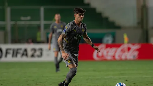 Centroavante se destacou pelo Peñarol