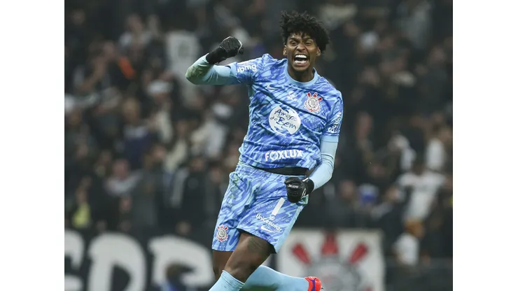 SAO PAULO, BRAZIL - JULY 16: Goalkeeper Hugo Souza of Corinthians celebrates the second goal of his team during the match between Corinthians and Criciuma at Neo Quimica Arena on July 16, 2024 in Sao Paulo, Brazil. (Photo by Ricardo Moreira/Getty Images)