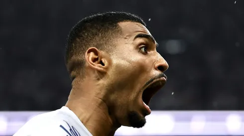 Joaquim comemora gol pelo Peixão. Defensor está de saída da Vila Belmiro.