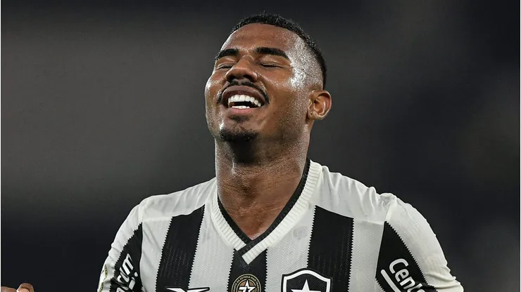Cuiabano volta a atuar pelo Botafogo. Foto: Thiago Ribeiro/AGIF