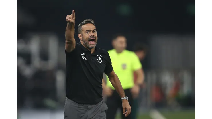 RIO DE JANEIRO, BRAZIL - JUNE 11: Coach Artur Jorge of Botafogo reacts during the match between Botafogo and Fluminense as part of Brasileirao 2024 at Estadio Olimpico Nilton Santos on June 11, 2024 in Rio de Janeiro, Brazil. (Photo by Wagner Meier/Getty Images)