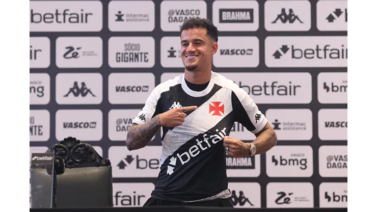 Coutinho durante apresentação como novo jogador do Vasco