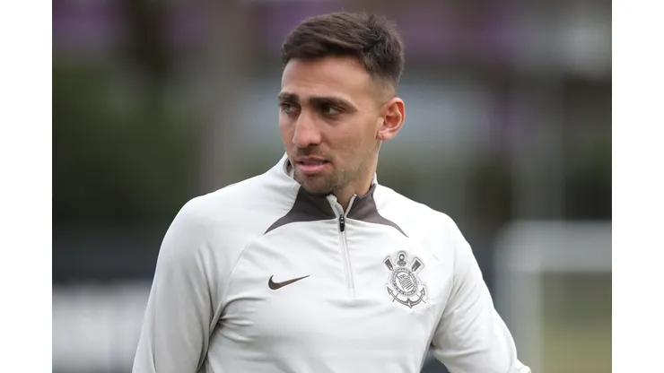 Gustavo Mosquito negocia com Santos