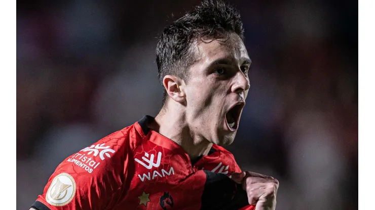 Foto: Heber Gomes/AGIF - Shaylon é um dos meio-campistas do Dragão