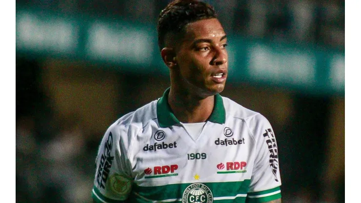 Foto: Gabriel Machado/AGIF - Alef Manga foi o grande destaque do Coritiba em 2022