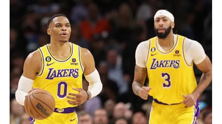 Davis (à direita) está listado como dúvida contra o Pacers