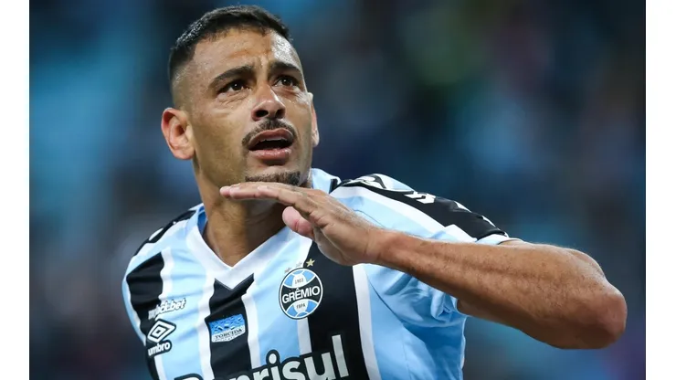 Foto: Pedro H. Tesch/AGIF - Reserva para Diego Souza em 2023 está em pauta