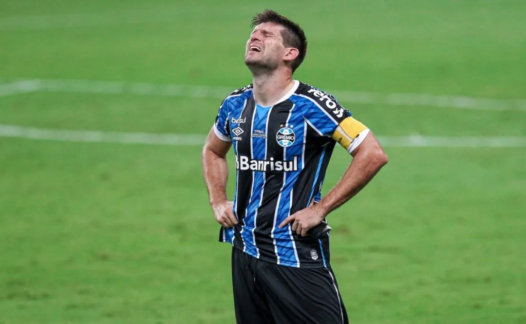 Walter Kannemann em jogo do Grêmio. Fernando Alves/AGIF.