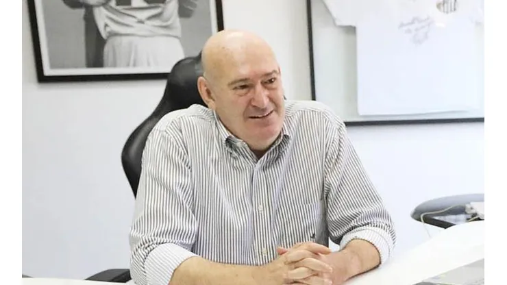 Rueda monta estratégia ousada e deve ter saída importante no Santos