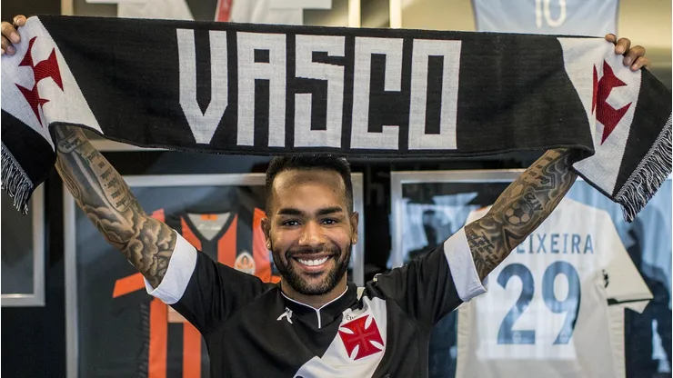 Vasco apresentou Alex Teixeira - Foto: Daniel RAMALHO/CRVG.