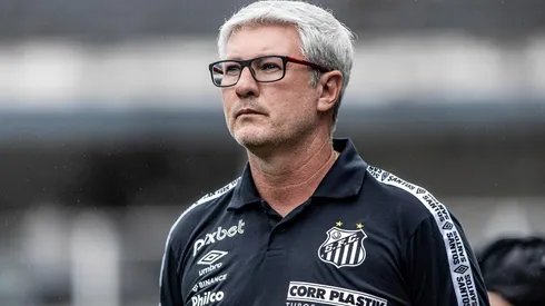 Foto: Abner Dourado/AGIF - Odair Hellmann tem desfalques para o confronto decisivo do Santos
