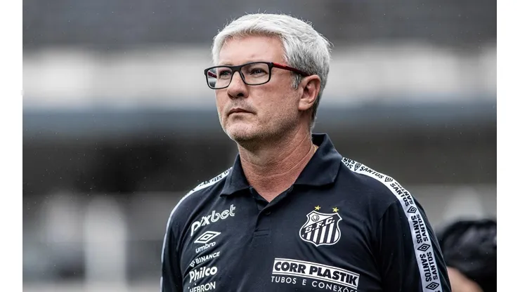 Foto: Abner Dourado/AGIF - Odair Hellmann tem desfalques para o confronto decisivo do Santos